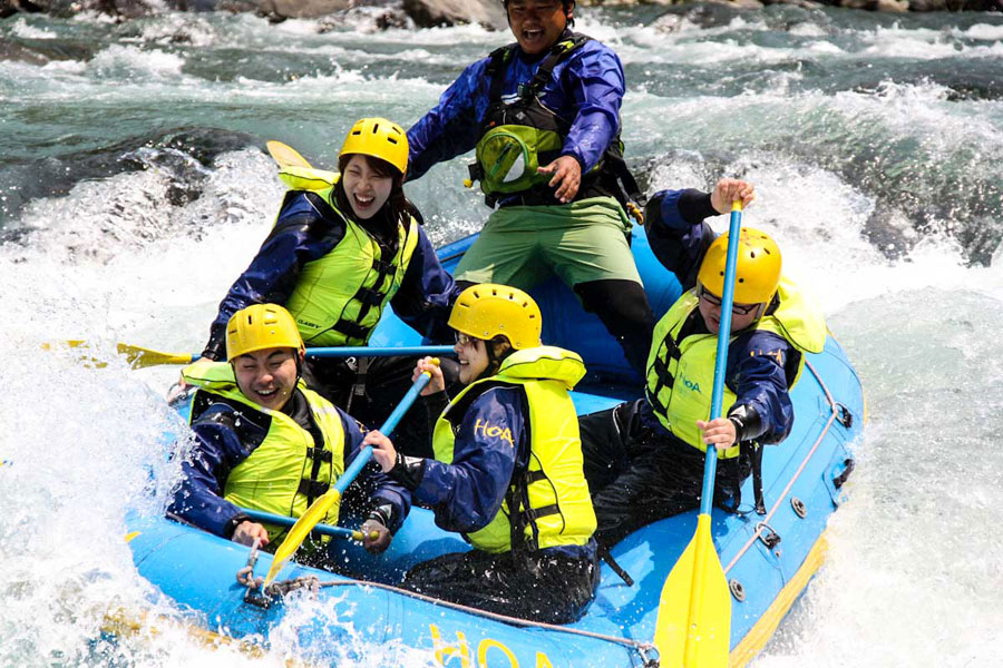 全員で力を合わせて難所をクリアしたときの興奮は格別 ラフティング