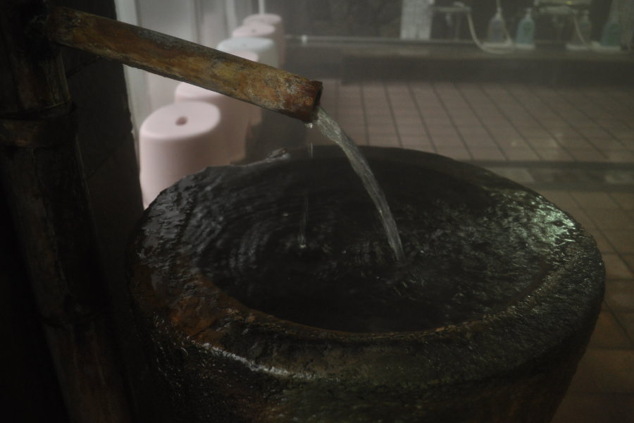 美人の湯として人気がある「くまがわ荘」の掛け流しの湯 美人の湯として人気がある「くまがわ荘」の掛け流しの湯