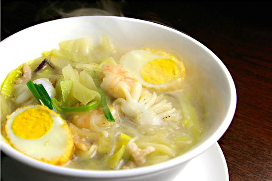 鶏ガラと豚骨をブレンドしたスープが味を決める