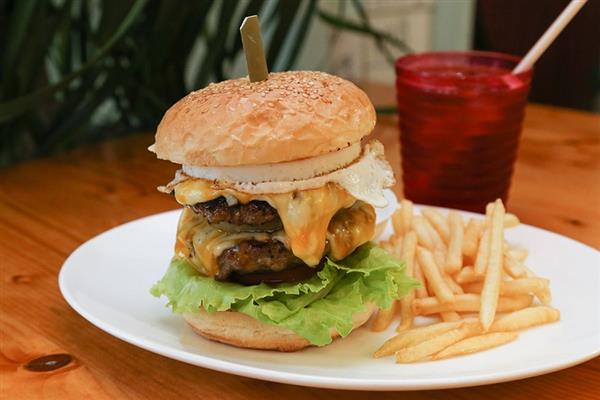 ボリュームたっぷりハンバーガー