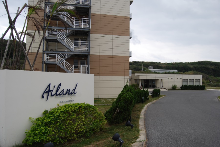 空港からすぐ近く。向かいにはガソリンスタンドもあり便利 空港からすぐ近く