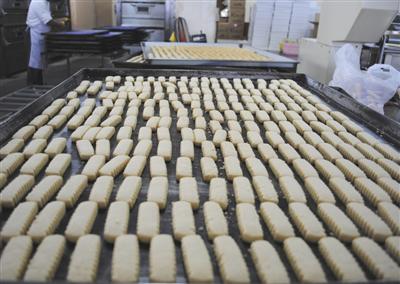 焼き立てのちんすこうが格別の美味しさ