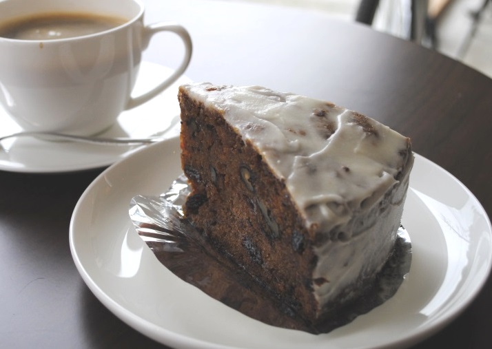 アメリカでは定番のお菓子、キャロットケーキは予約すればホールでも買える アメリカでは定番のお菓子