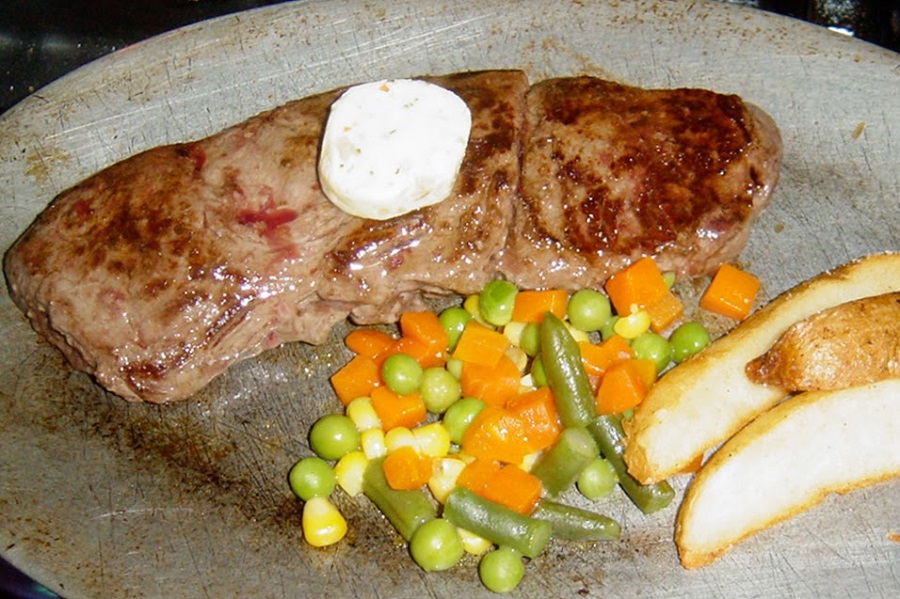 肉本来の味を楽しみたい人にはシンプルに塩＆胡椒がおすすめ