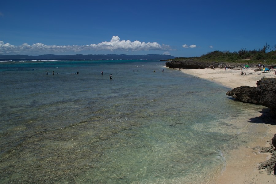 黒島で人気のビーチ。岩場が多いのでマリンブーツがあると便利 黒島で人気のビーチ。岩場が多いのでマリンブーツがあると便利