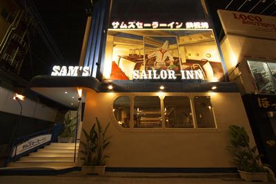 豪華客船をイメージした店内が旅行気分を高める