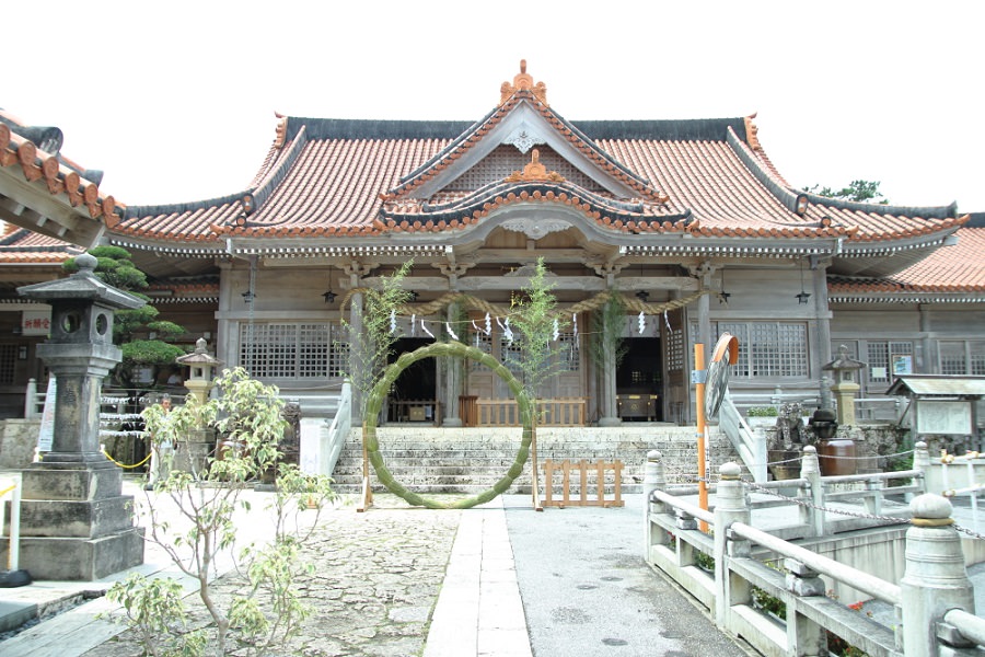 昭和24年(1949)に再建、平成19年(2007)に改修され、堂々たる佇まいの本殿 和24年(1949)に再建、平成19年(2007)に改修され