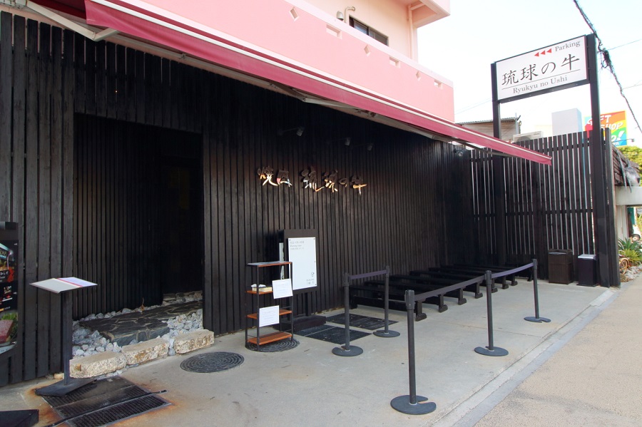 国道58号線沿いでわかりやすい