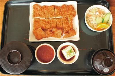 甘めのオリジナルソースと薄いカツの相性は抜群