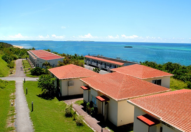 赤瓦屋根が印象的な外観 赤瓦屋根が印象的な外観