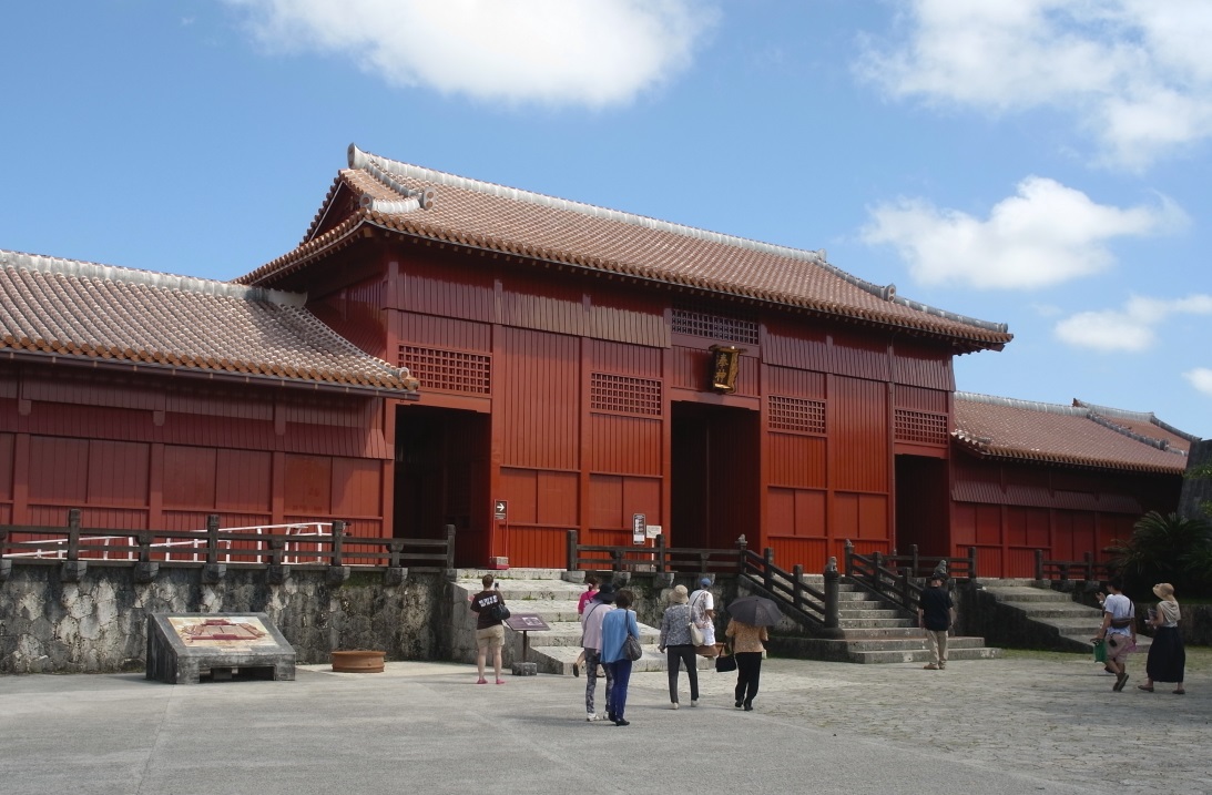 「奉神門」は御庭へ入る最後の門 「奉神門」は御庭へ入る最後の門