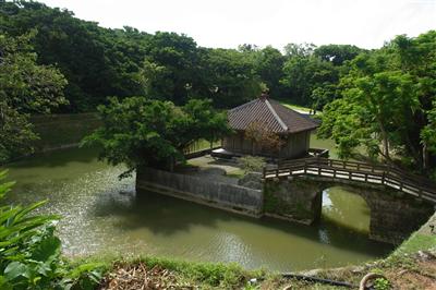 「円鑑池」と「弁財天堂」