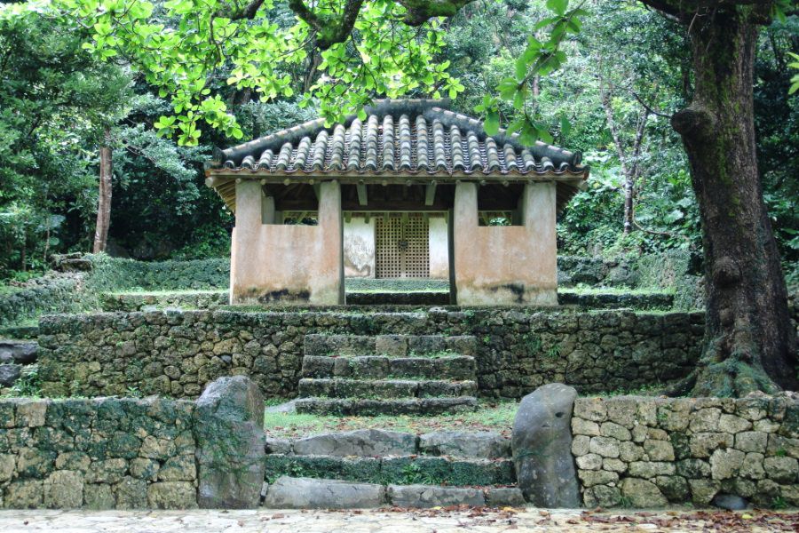 土帝君を礼拝する施設のうち最大級のもので、堂々とした佇まいに歴史を感じることができる。