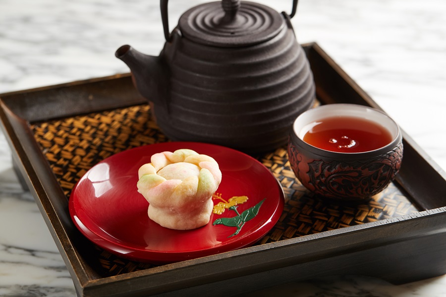 琉球伝統菓子などのお菓子と共に、ほっとひと息