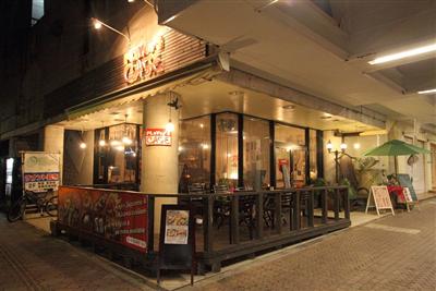 日が落ちる頃、お客さんのにぎやかな声が聞こえてくる