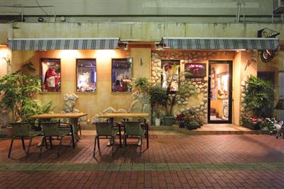 女の子同士やコザを初めて訪れる人でも気軽に入りやすいお店