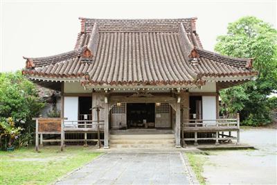 近代社寺の建築方法が取り入れられている金武観音寺