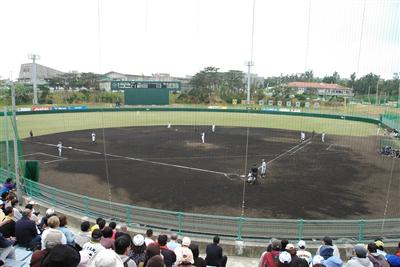 阪神タイガースとLGツインズの練習試合の風景