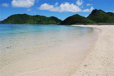集落から歩いて行ける渡名喜島を代表するビーチ（撮影／福木島と