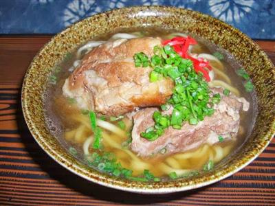 おいしいと評判の沖縄そば