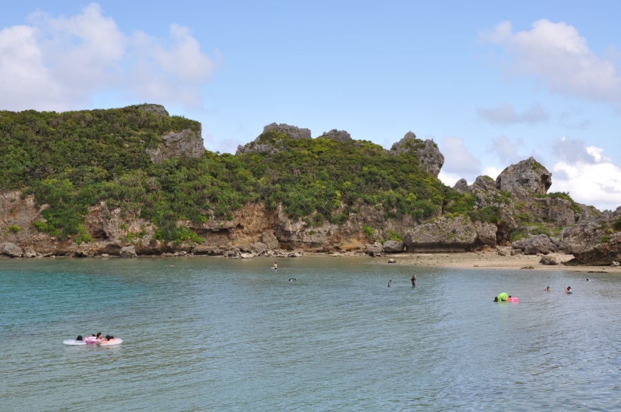 人の手が入っていない透明度の高い浜 人の手が入っていない透明度の高い浜