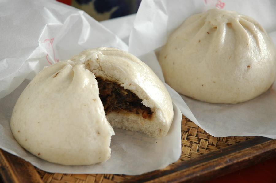 恩納村名物もずく肉まん250円