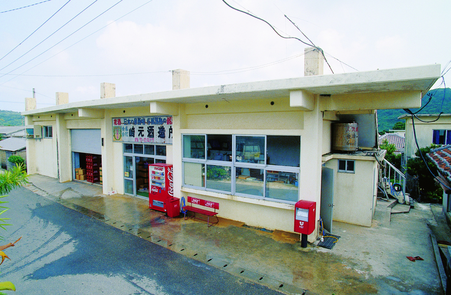 主な銘柄は、琉球泡盛 与那国、にごり泡盛 海波、花酒 与那国 主な銘柄は、琉球泡盛 与那国、にごり泡盛 海波、花酒 与那国