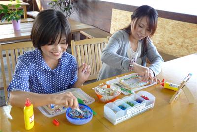 子どもも一緒に楽しめるオリジナルフォトフレーム体験