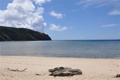 遊泳禁止なのでビーチ探索などを楽しむ（撮影／伊藤麻由子）