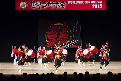グランプリ目指してダイナミックな演舞を見せる