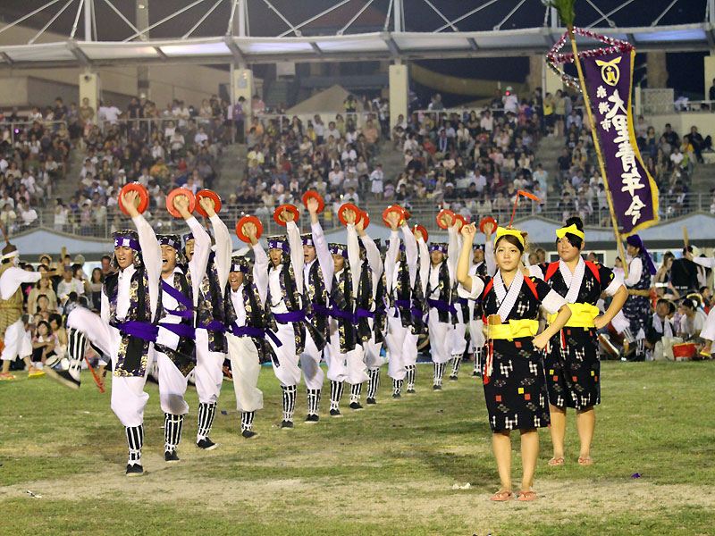 両日合わせて約1000発の花火は見ごたえあり(糸満市より写真提供) 両日合わせて約1000発の花火は見ごたえあり(糸満市より写真