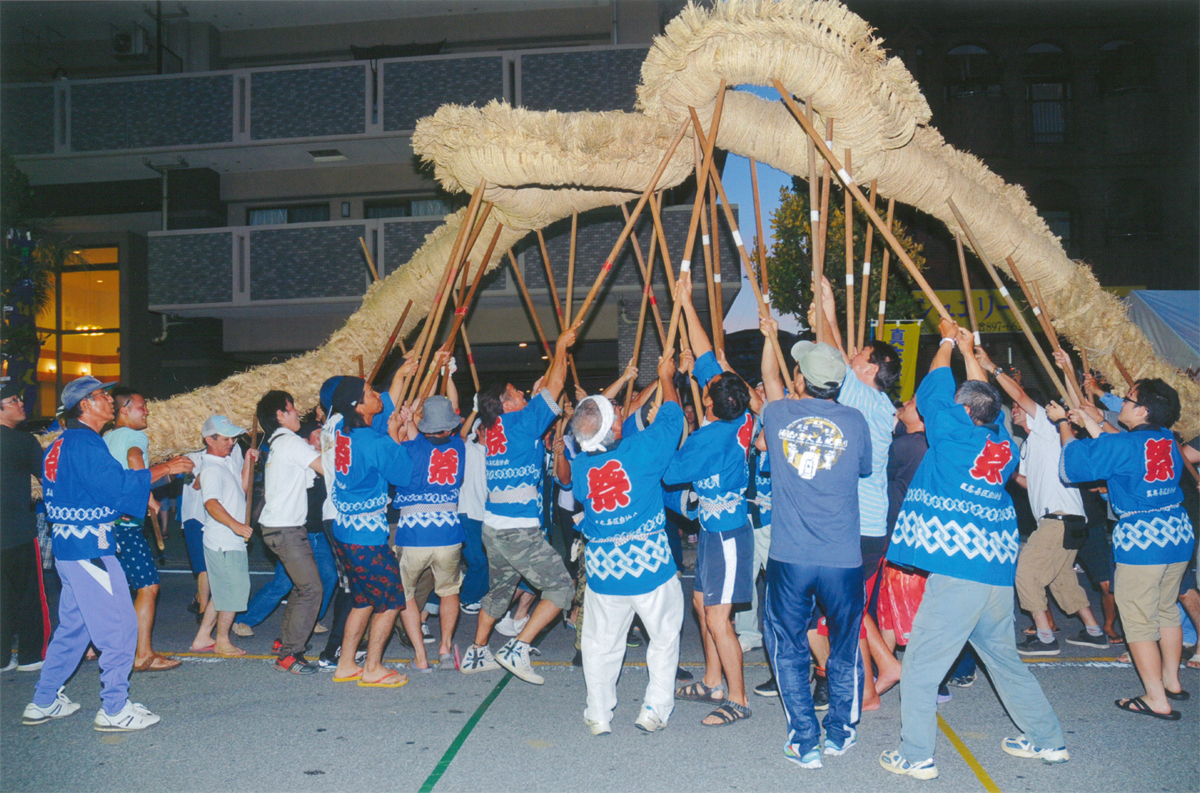 綱が激しくぶつかり合うアギエーの様子 綱が激しくぶつかり合うアギエーの様子