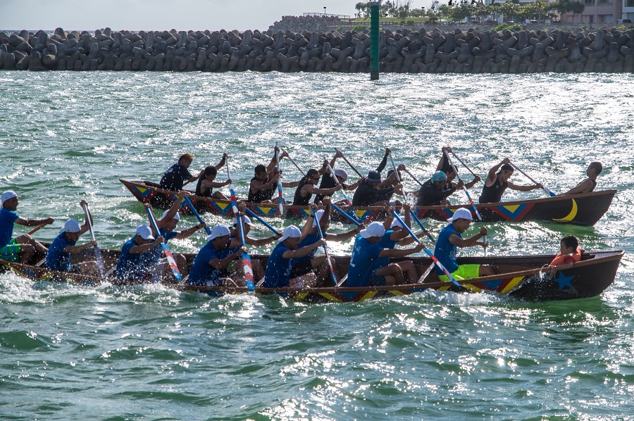 ゴールを目指し、カイを漕ぐ手に力が入る ゴールを目指し、カイを漕ぐ手にも自然と力が入る