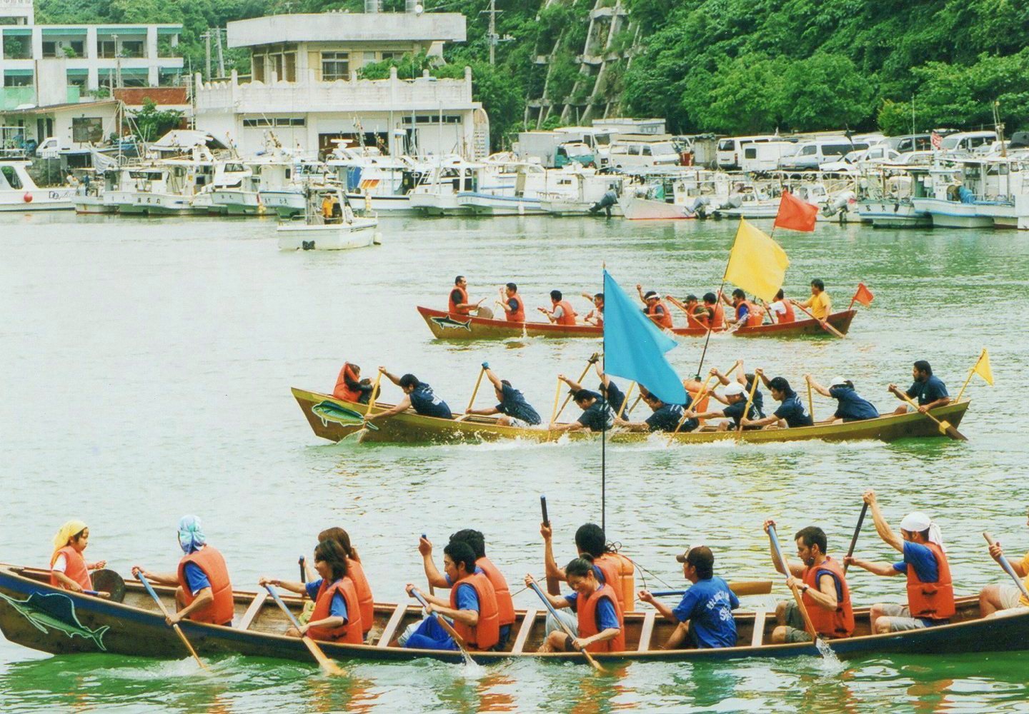 子供も参加して楽しそうな職域ハーリー 子供も参加して楽しそうな職域ハーリー