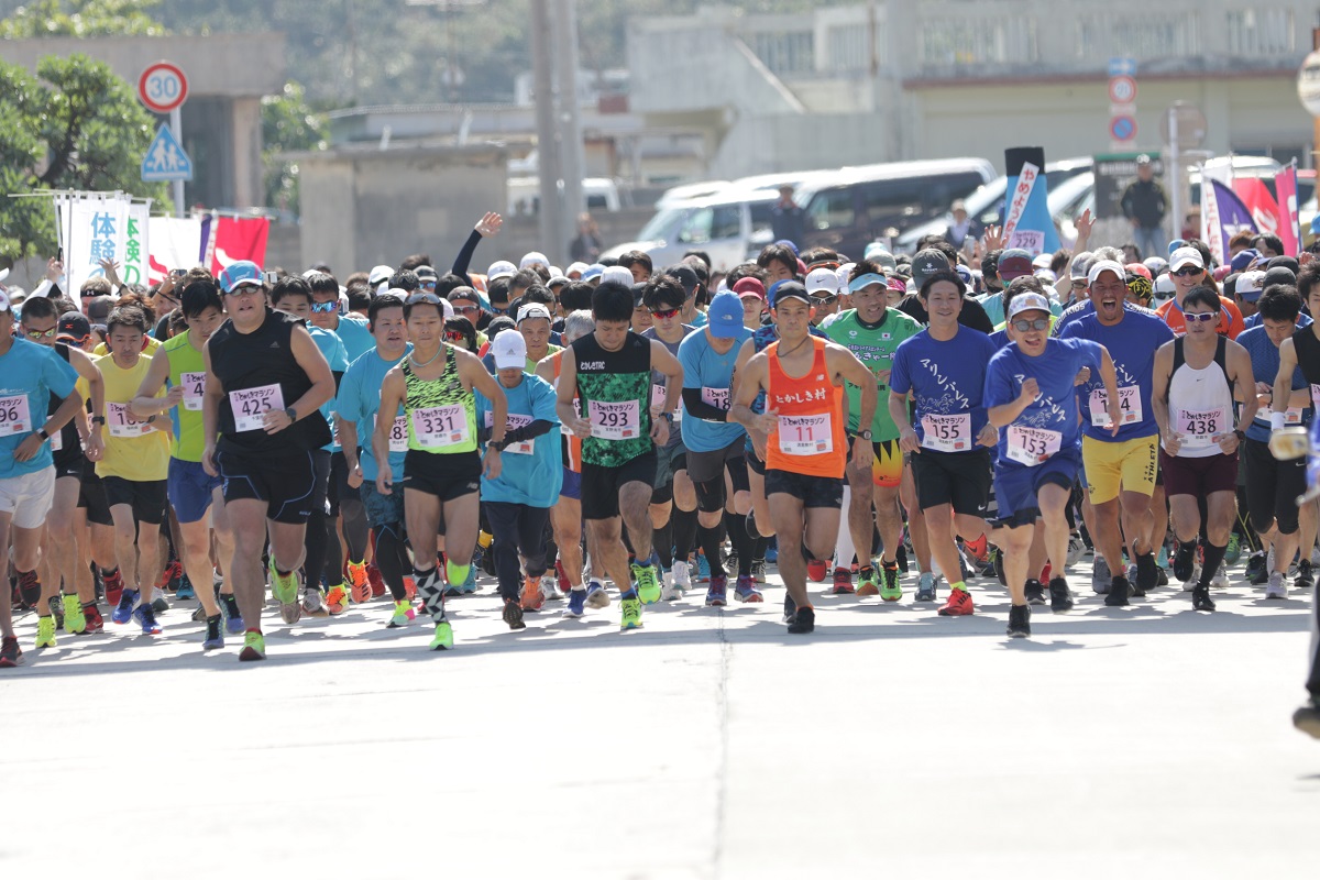 一斉に走り出すスタートシーン 一斉に走り出すスタートシーン