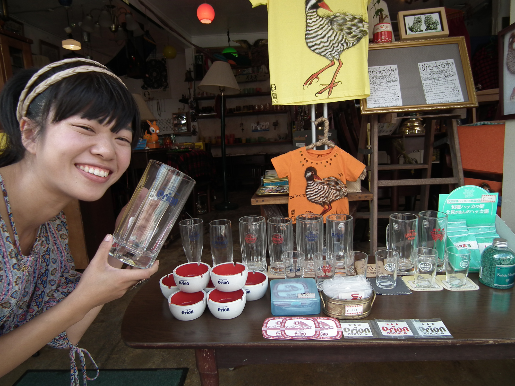 古民家の雰囲気たっぷりの店内には、掘り出し物がたくさん