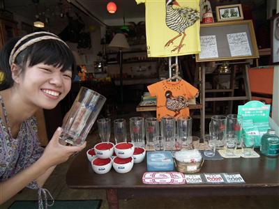 古民家の雰囲気たっぷりの店内には、掘り出し物がたくさん