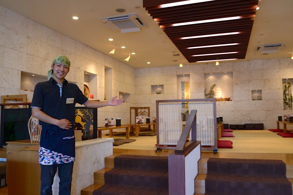 2015年秋にメニューを一部リニューアル!さらにおいしくなった沖縄そばを召し上がれ 店内には座敷がある