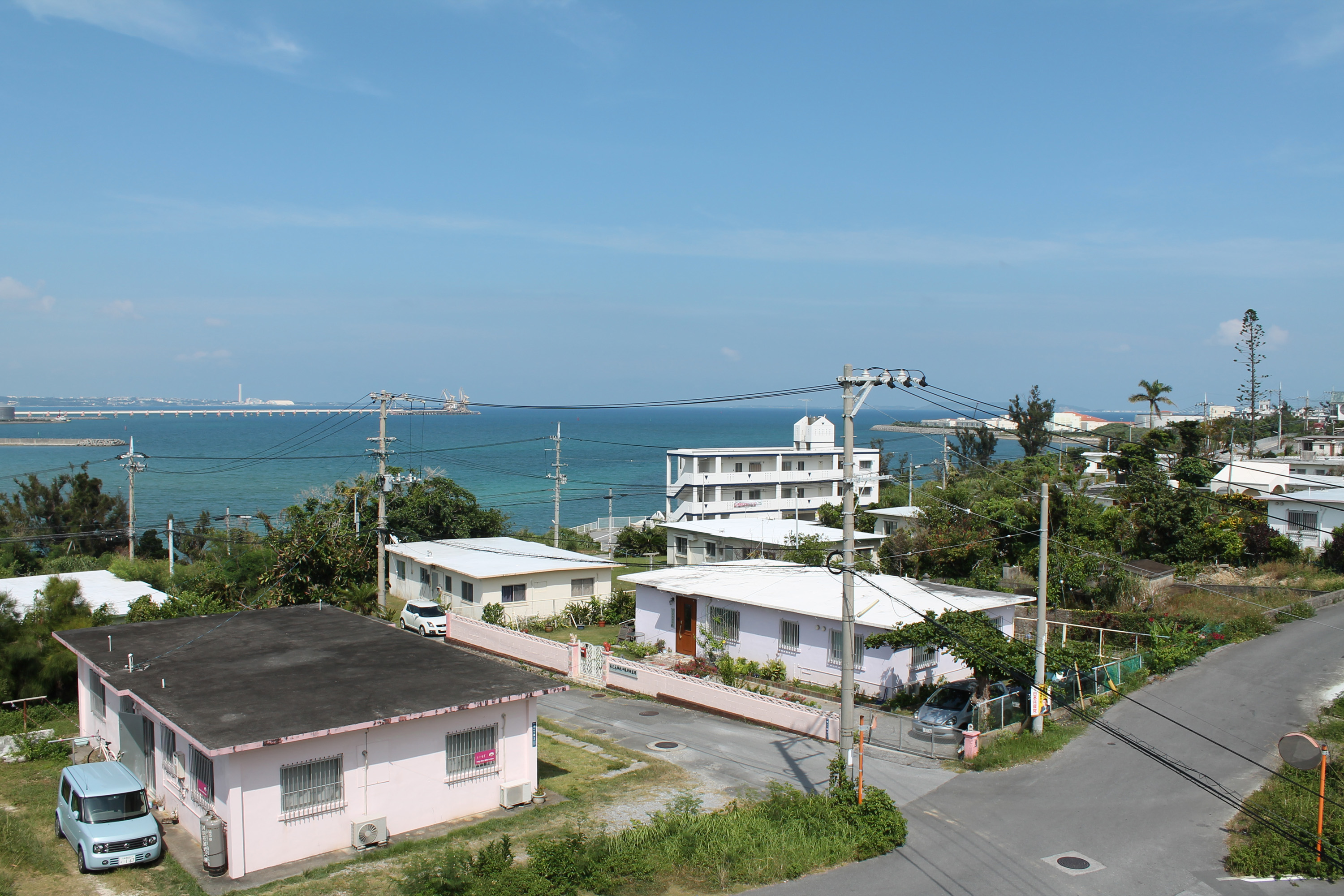 日中は青い海、夜は夜景を満喫 日中は青い海、夜は夜景を満喫
