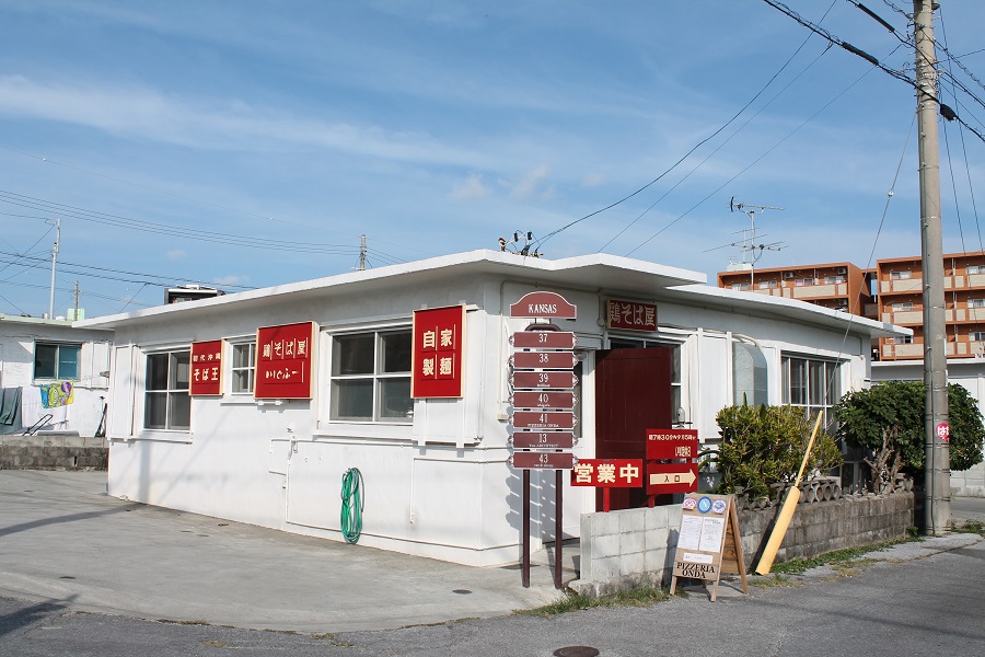 港川カンサスストリート内の看板店舗 港川カンサスストリート内の看板店舗