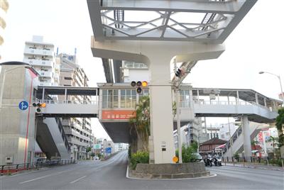 那覇空港から国際通りを超えれば安里駅だ