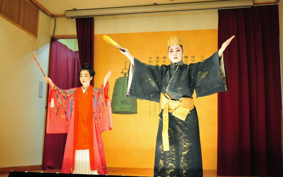 琉球舞踊は毎晩2ステージ開催している 琉球舞踊は毎晩2ステージ開催している