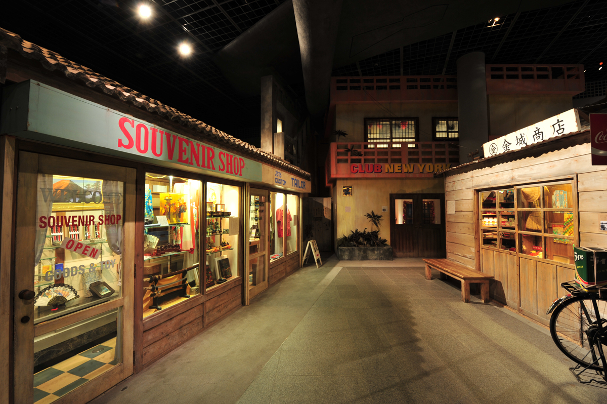 証言集と証言映像、戦後の様子を展示 証言集と証言映像、戦後の様子を展示