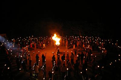 大晦日に開催される、摩文仁・火と鐘のまつり