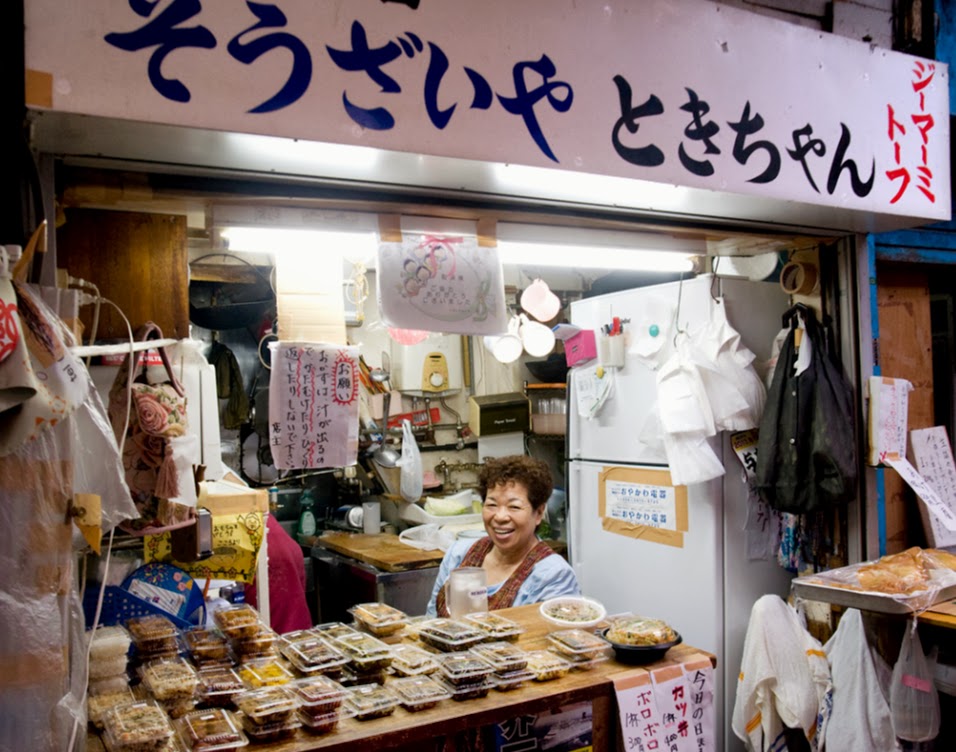 市場内にはこうした惣菜専門店がいくつかある。おかずの店「かのう」もおすすめだ 市場内にはこうした惣菜専門店がいくつかある