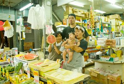 おばぁラッパーズのウシーが働く雑貨店