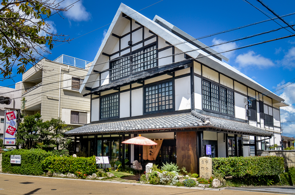 首里城の近くに店を構える琉染 首里城の近くに店を構える琉染