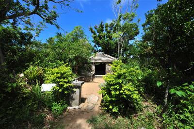 阿応理屋恵ノロ殿内火之神の祠
