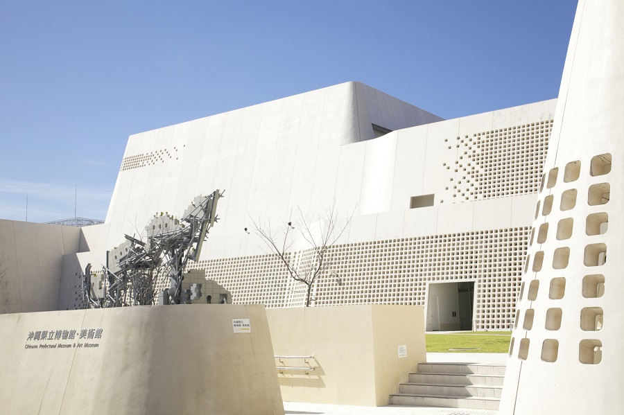 文化複合施設として県内最大の県立博物館・美術館(写真提供:沖縄観光コンベンションビューロー) 沖縄県立博物館・美術館
