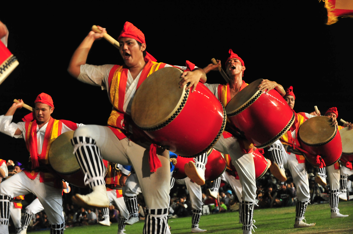 平成25年度のトリを務めた沖縄市・越来(ごえく)青年会のエイサー 平成25年度のトリを務めた沖縄市・越来(ごえく)青年会のエイ